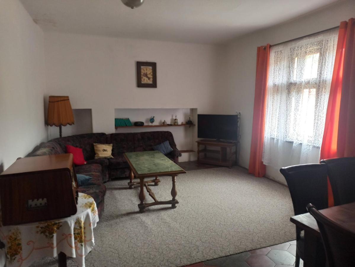 Apartman Menany Экстерьер фото
