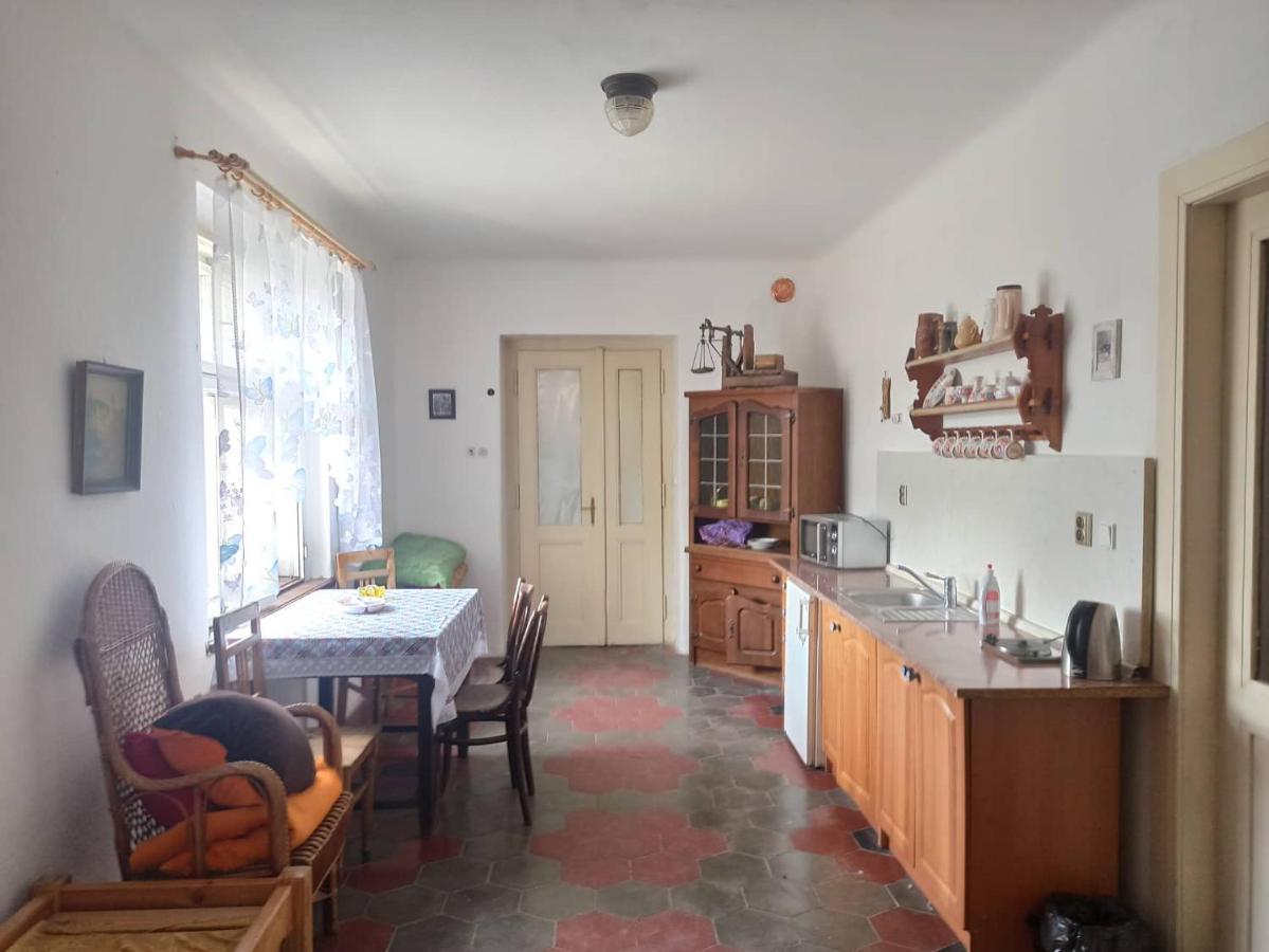 Apartman Menany Экстерьер фото