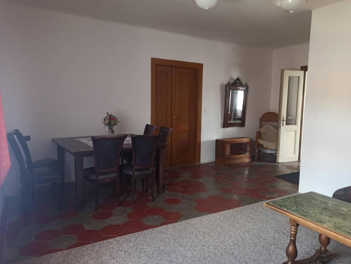 Apartman Menany Экстерьер фото