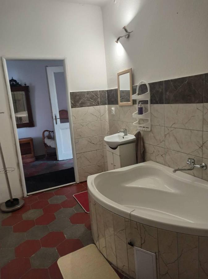 Apartman Menany Экстерьер фото