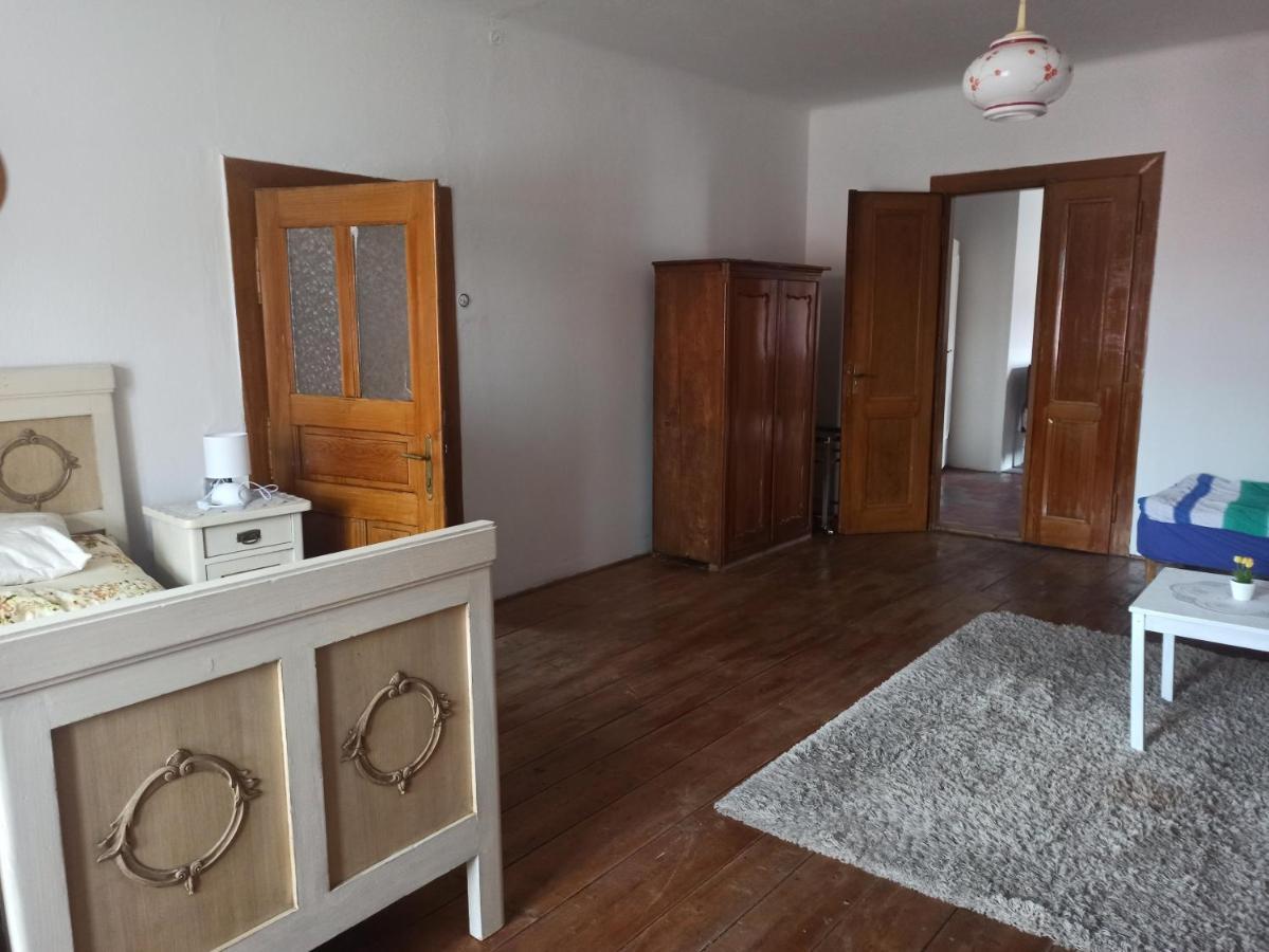 Apartman Menany Экстерьер фото