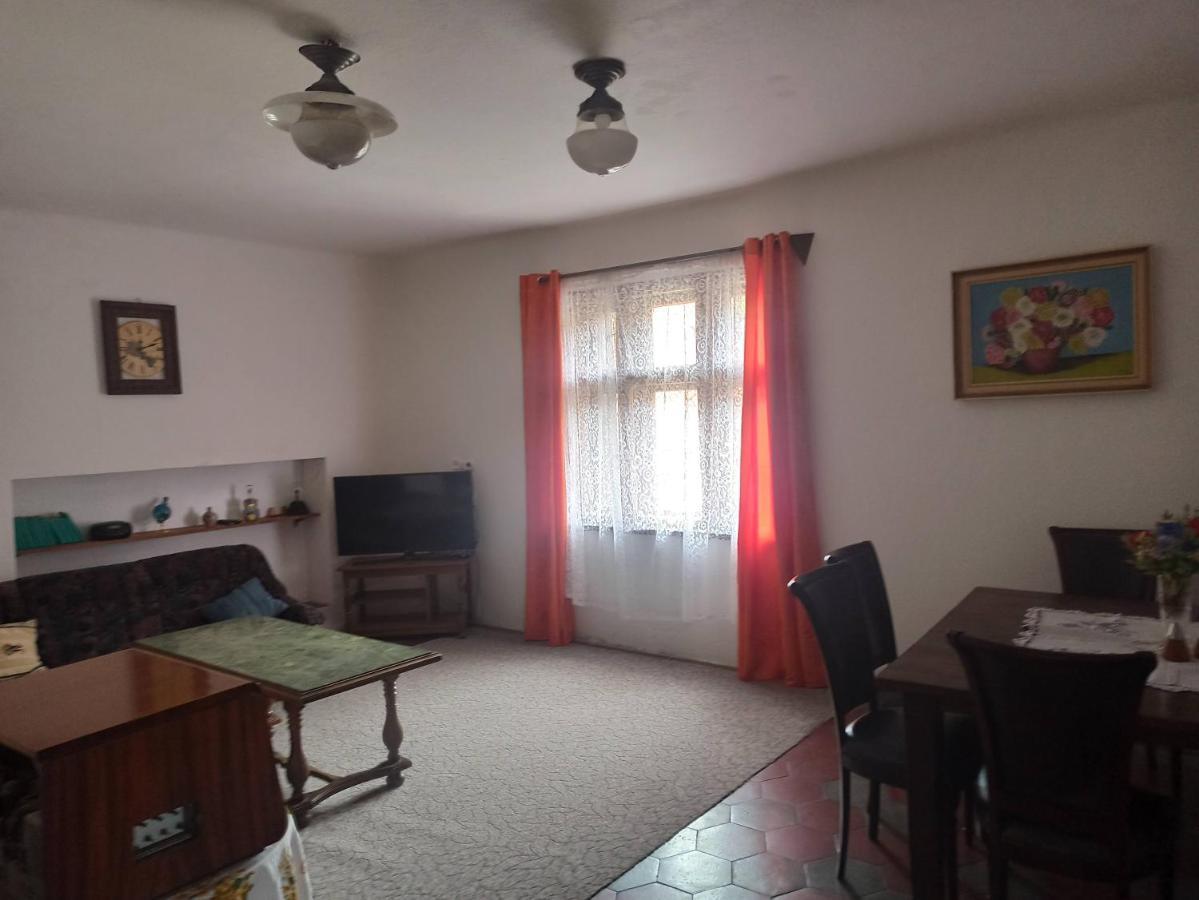 Apartman Menany Экстерьер фото